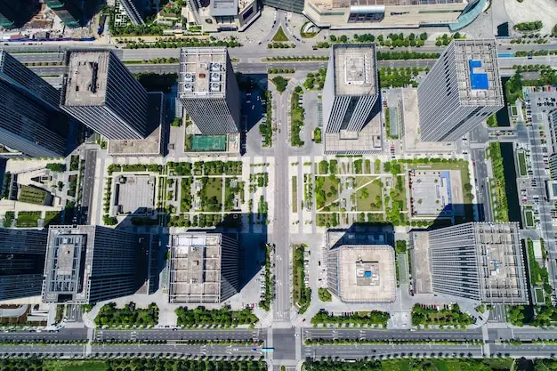 Dedetizadora Urca: Baratas americanas em condomínios – selagem de pontos de entrada e monitoramento