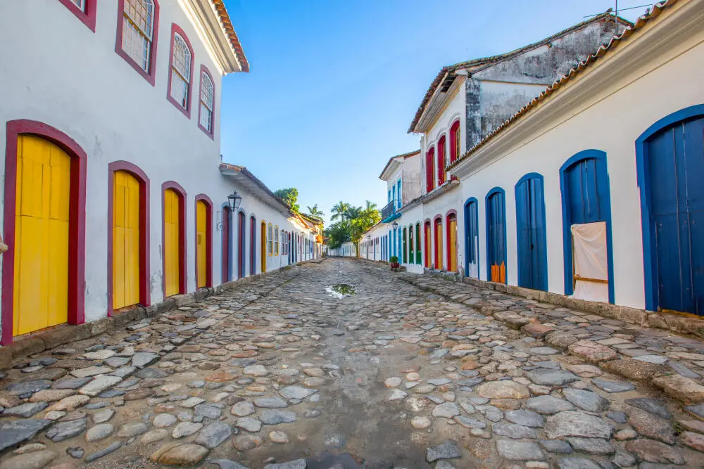 Dedetização em áreas turísticas de Paraty: cuidados para pousadas e restaurantes